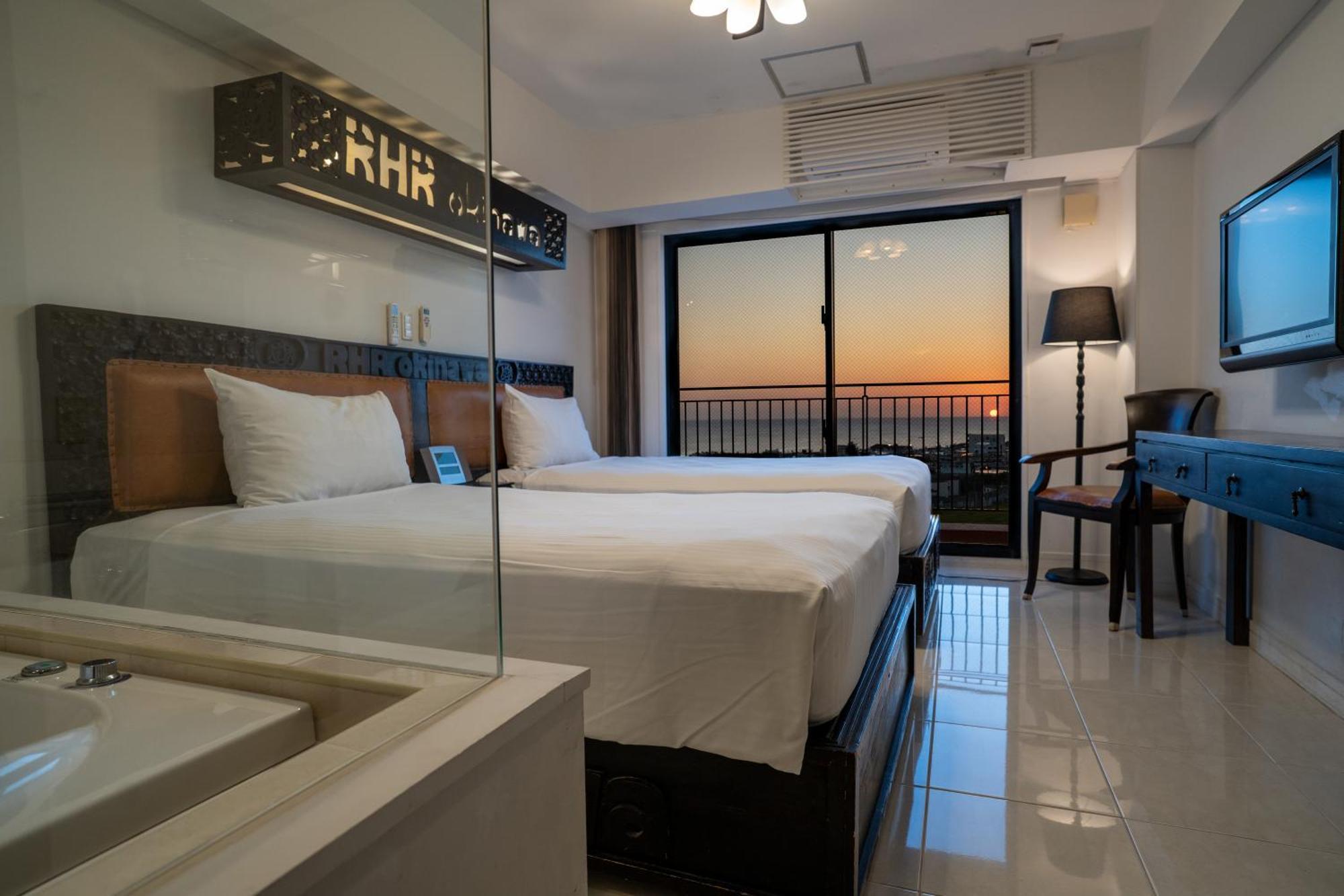 Royal Hotel Йомитан Екстериор снимка