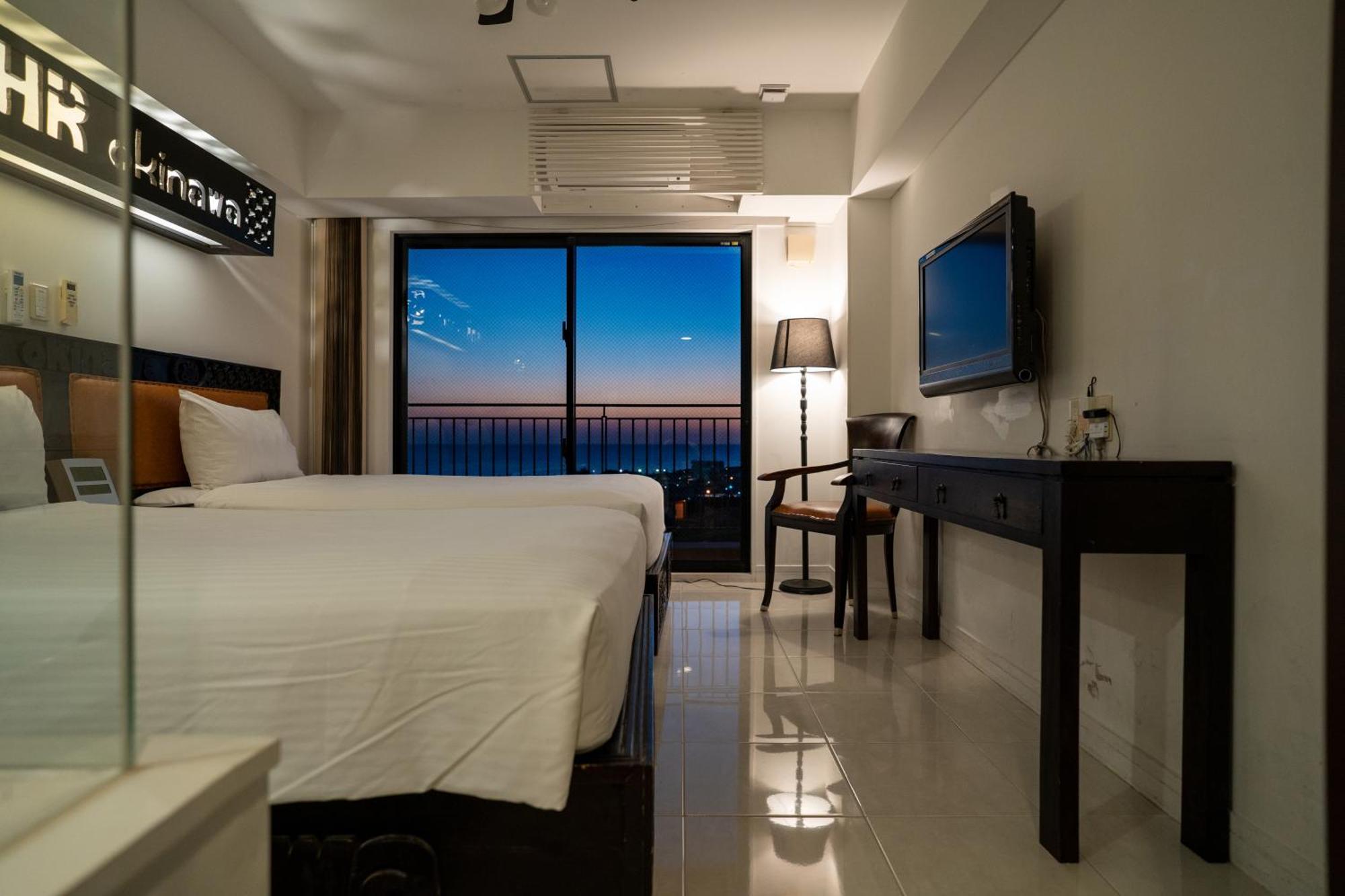 Royal Hotel Йомитан Екстериор снимка