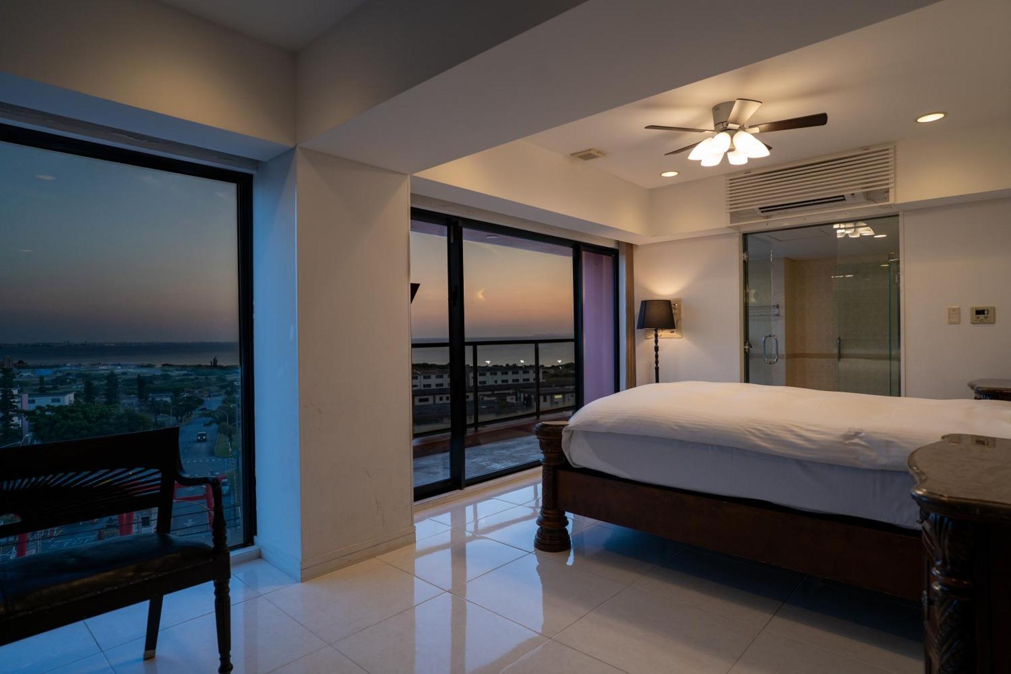 Royal Hotel Йомитан Екстериор снимка