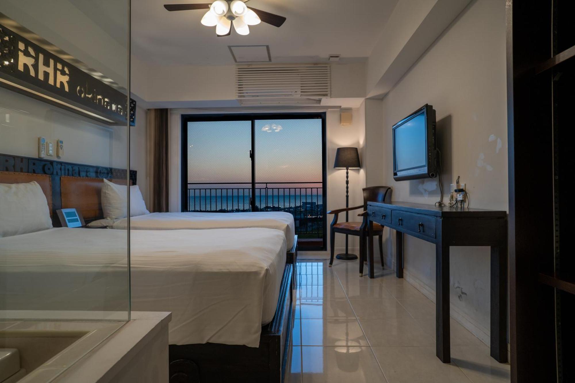 Royal Hotel Йомитан Екстериор снимка