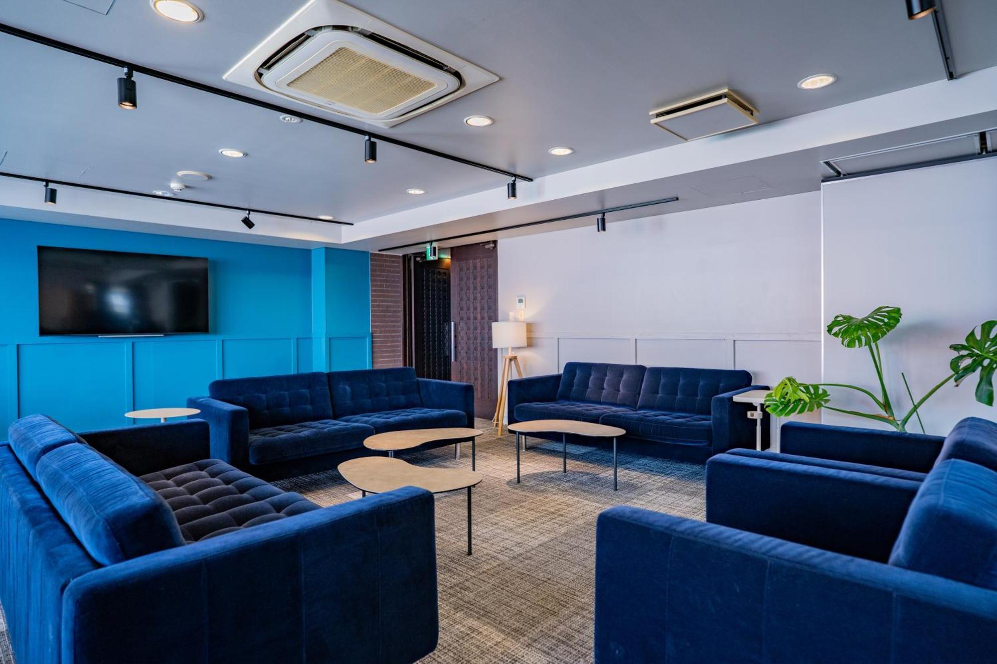 Royal Hotel Йомитан Екстериор снимка