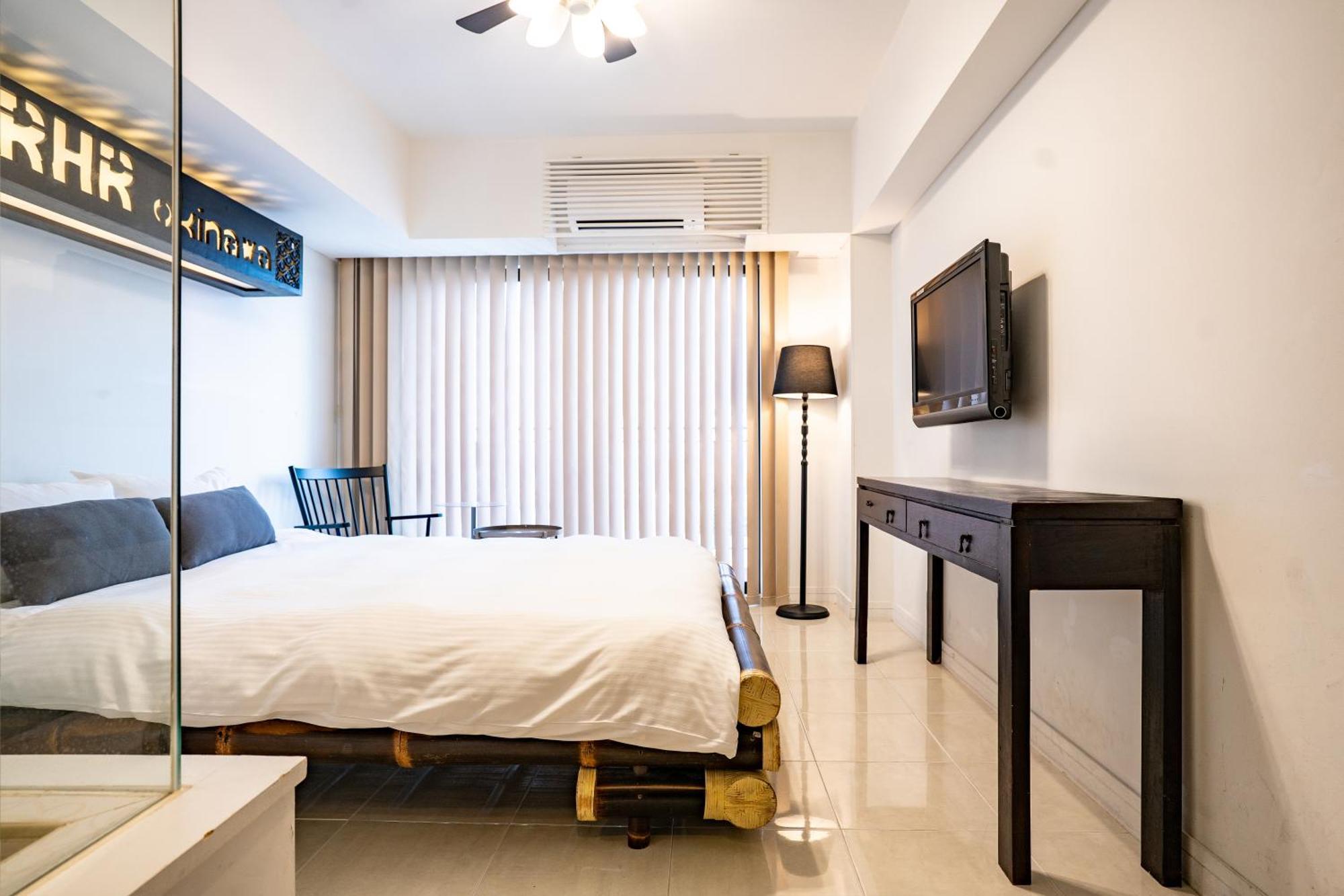 Royal Hotel Йомитан Екстериор снимка