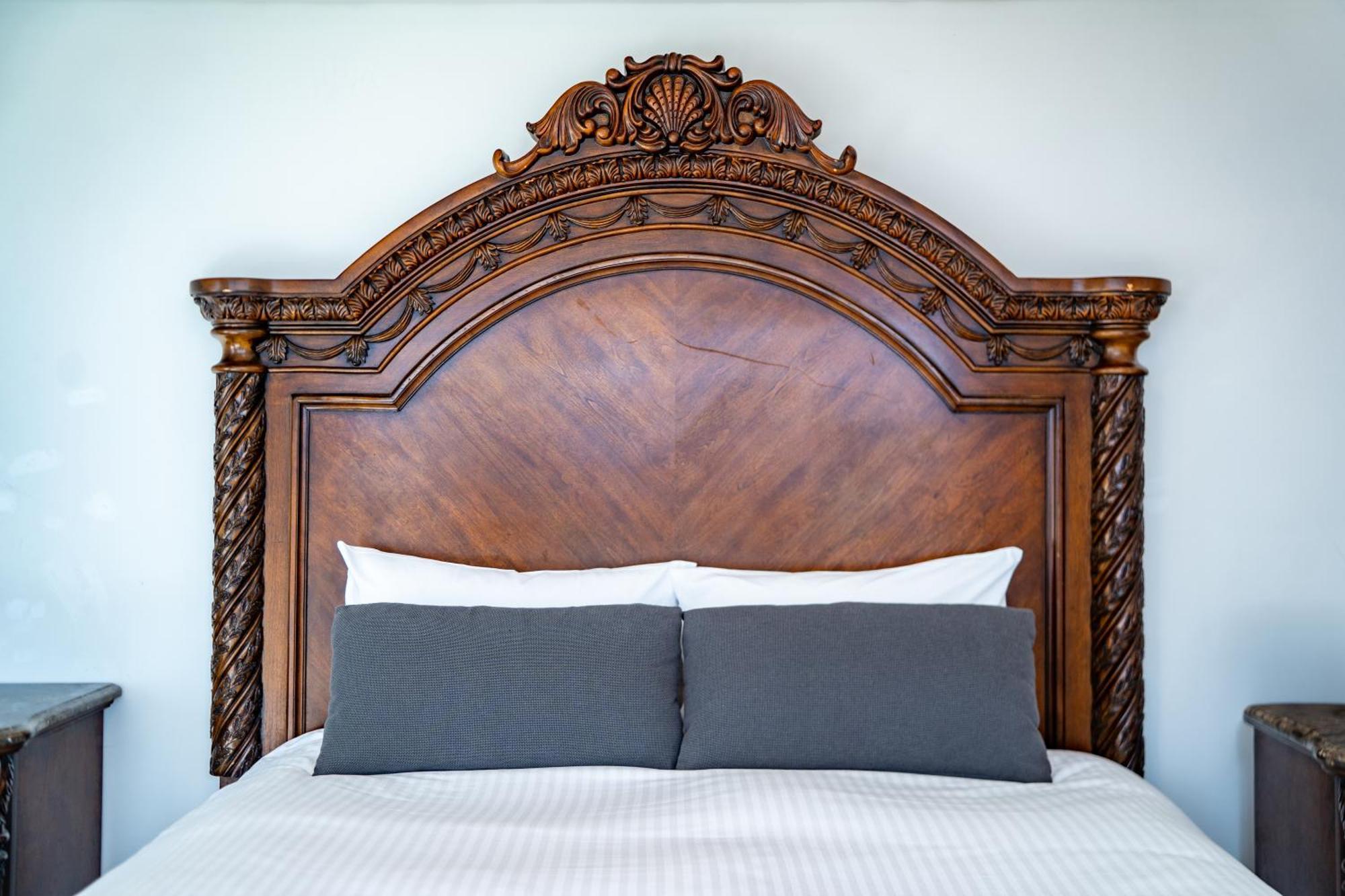 Royal Hotel Йомитан Екстериор снимка