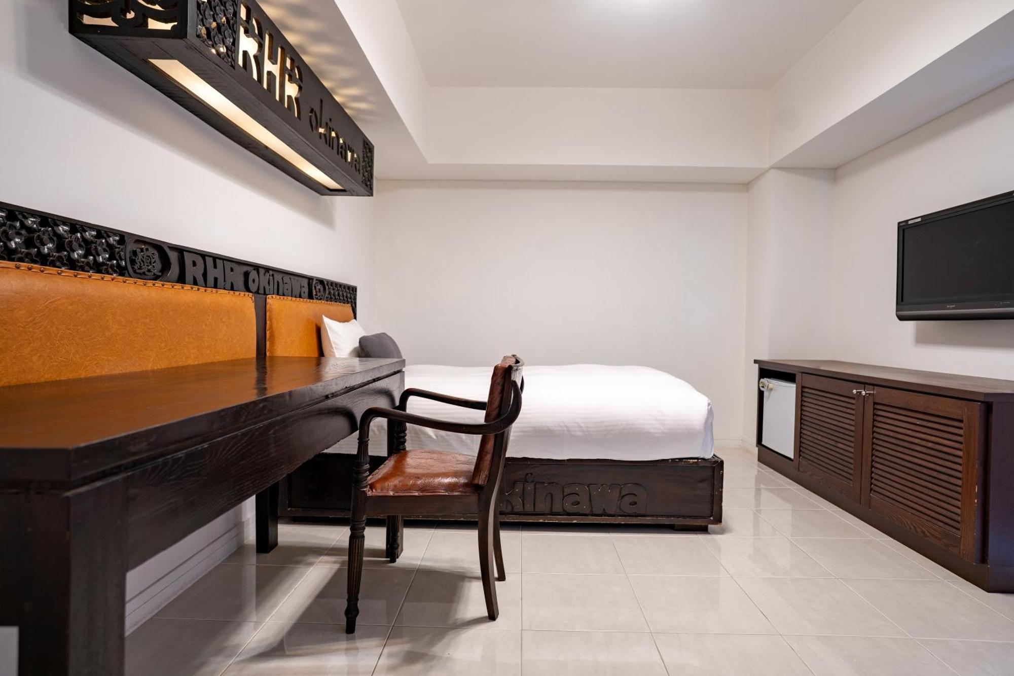 Royal Hotel Йомитан Екстериор снимка